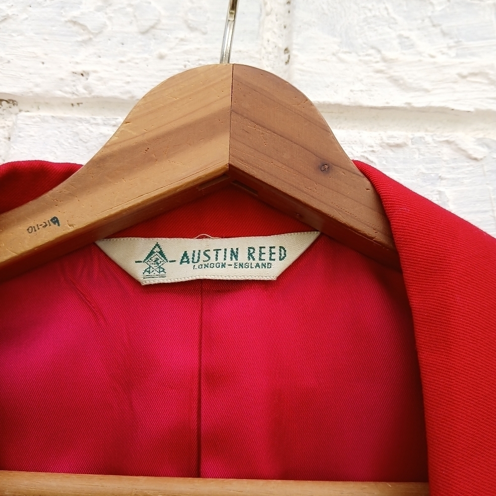 Vintage Austin Reed Blazer Red USA Gold Buttons - Picture 3 of 6